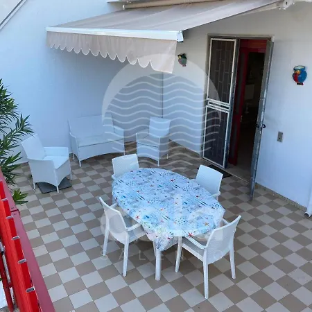 Bella Vita Piano Terra Apartment